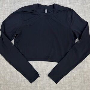 Vuori Long Sleeve Cropped Tee in Black